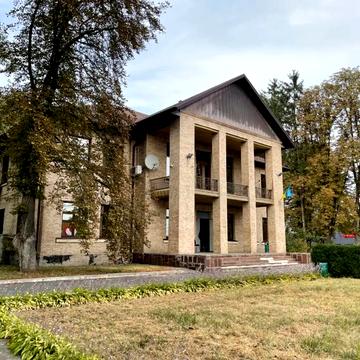 Броварська вул., 1а