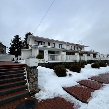 Центральна, 2Б