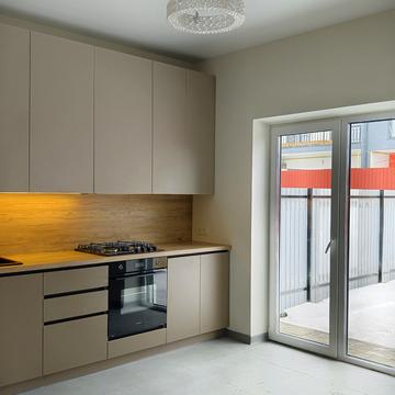 Вереснева вул., 10