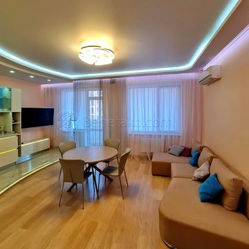 Незалежності вул., 8Б