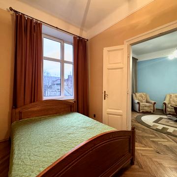 Миколи Лисенка вул., 46