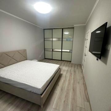 Володимира Янева вул., 25