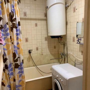 Батумська вул., 52