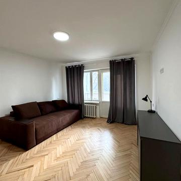 Євгена Коновальця вул. (), 105