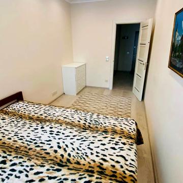 Драгоманова вул., 2