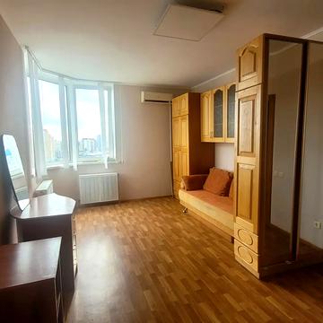 Миколи Бажана просп., 1-М