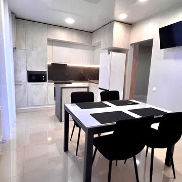 Весняна вул., 12