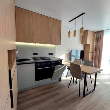 Степана Бандери вул., (Будинок 4)