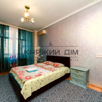 Хрещатик вул. (Kreschatic), 21