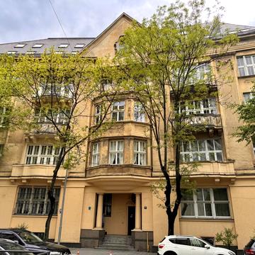 Олекси Новаківського вул., 8