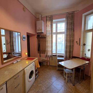 Максима Кривоноса вул., 10