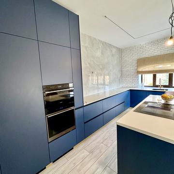 Князя Володимира Великого просп., 126/1