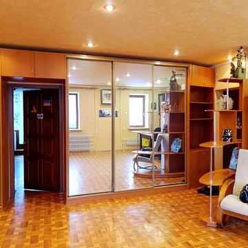 Академіка Курчатова просп., 28