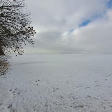 Зарічна вул., 2