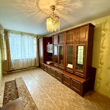 Металургів вул., 17