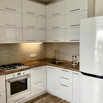 Приозерна вул., 8