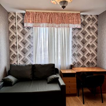 Анни Ахматової вул., 21