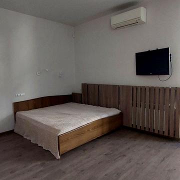 Кричевського вул., 42