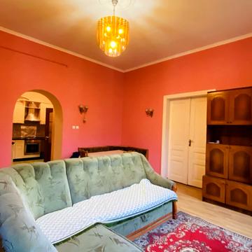 Степана Бандери вул., 1