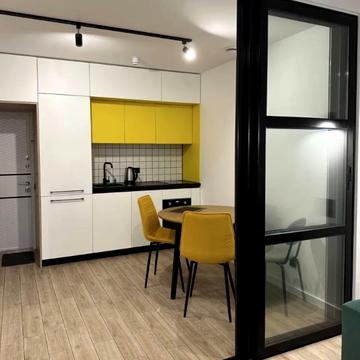 Набережна Перемоги вул., 42