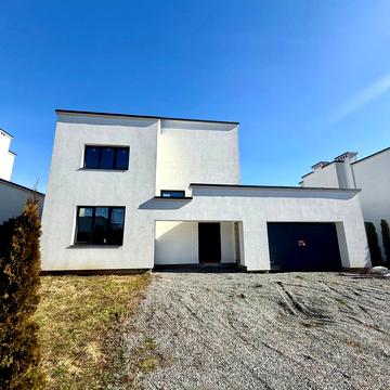 Довбуша вул., 3