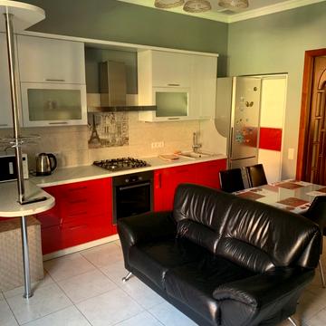 Замарстинівська вул. (), 32