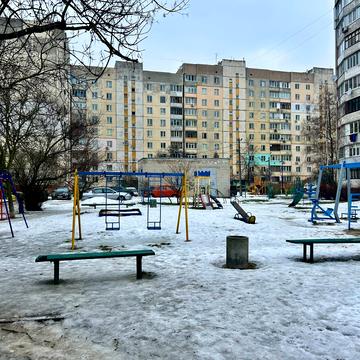 Михайла Стельмаха вул., 3