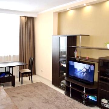 Під Голоском вул., 8