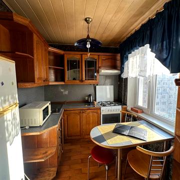 Миропільська вул., 3