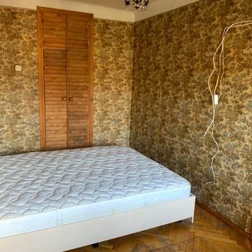 Будівельників вул., 5