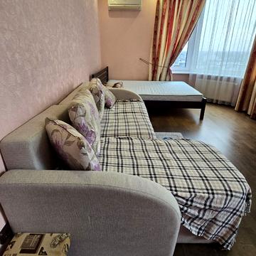 Дніпровська набережна вул., 26