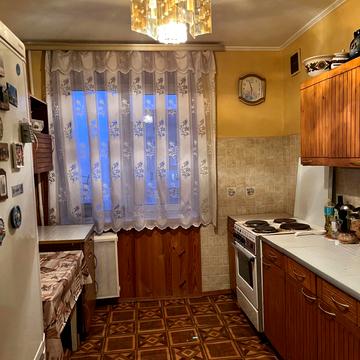 Гетьмана Івана Мазепи вул. (Топольна), 3