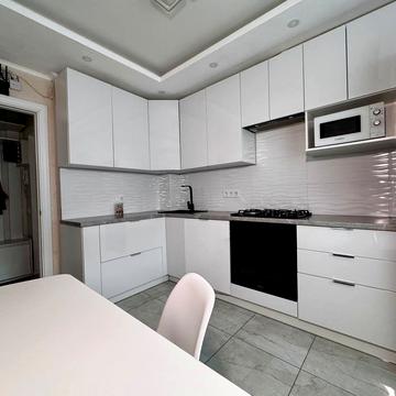 Семафорна вул., 34