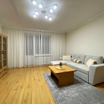 Богдана Хмельницького вул., 275