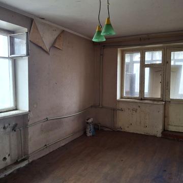 Космонавтів вул., 3