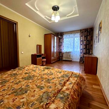 Сегедська вул., 8