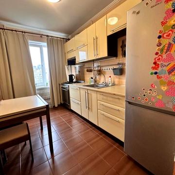 Героїв просп., 12