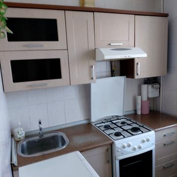 Дніпровська вул., 11