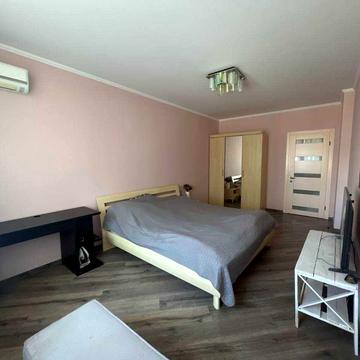 Дніпровська набережна вул., 26-Ж