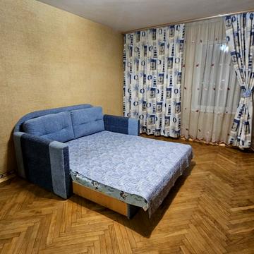 Оболонська пл. (Дружби Народів СРСР), 2-А