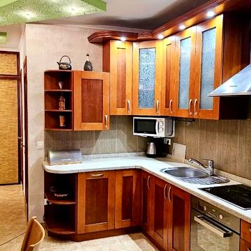 Машинобудівна вул., 21