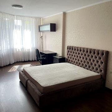 Ніжинська вул., 5