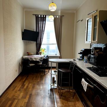 Сергія Єфремова вул., 25