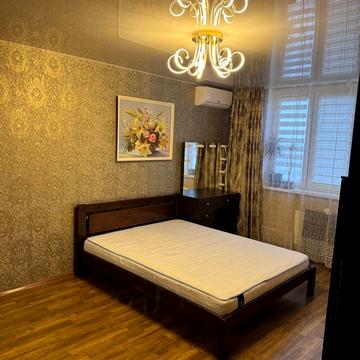 Червоної Калини просп. (Володимира Маяковського), 70