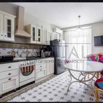 Лесі Українки бульв., 7-А