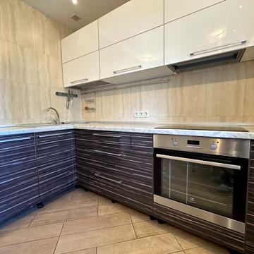 Чорнобильська вул., 14