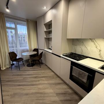 Героїв Небесної Сотні просп., (Будинок 20/10)