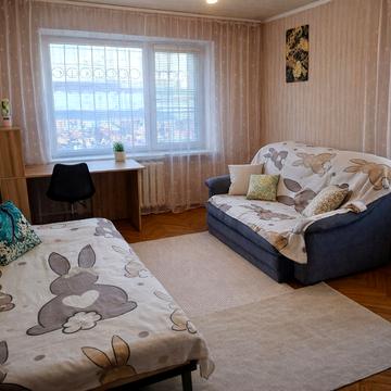 Вінстона Черчилля вул. (Червоноткацька), 27/2