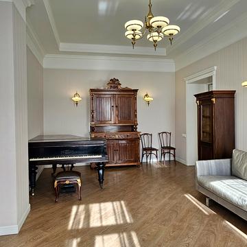 Бессарабська пл., 5