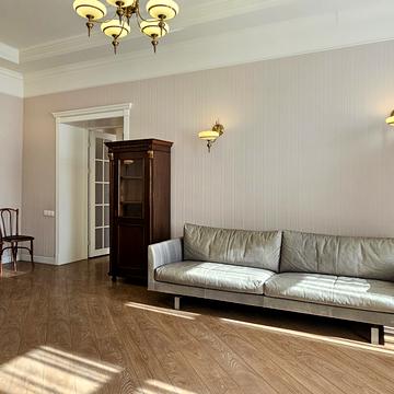 Бессарабська пл., 5